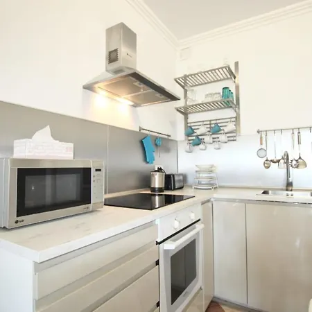 Διαμέρισμα Cute 2 Bedrm Apart Ground Floor, Garden View Wifi