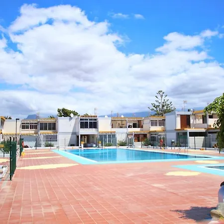 Διαμέρισμα Cute 2 Bedrm Apart Ground Floor, Garden View Wifi