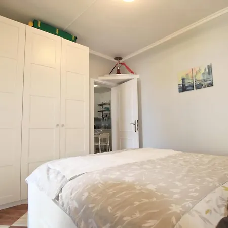 Διαμέρισμα Cute 2 Bedrm Apart Ground Floor, Garden View Wifi *