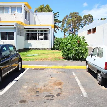 Cute 2 Bedrm Apart Ground Floor, Garden View Wifi Διαμέρισμα